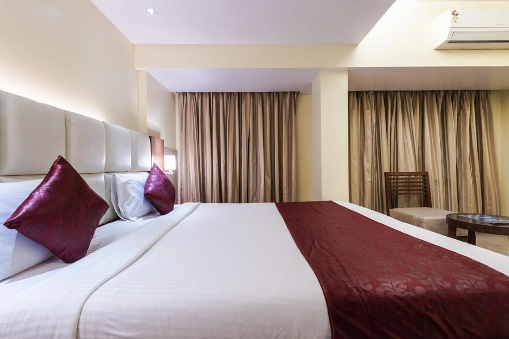Hotel Aishwarya Residency Navi Mumbai Bagian luar foto