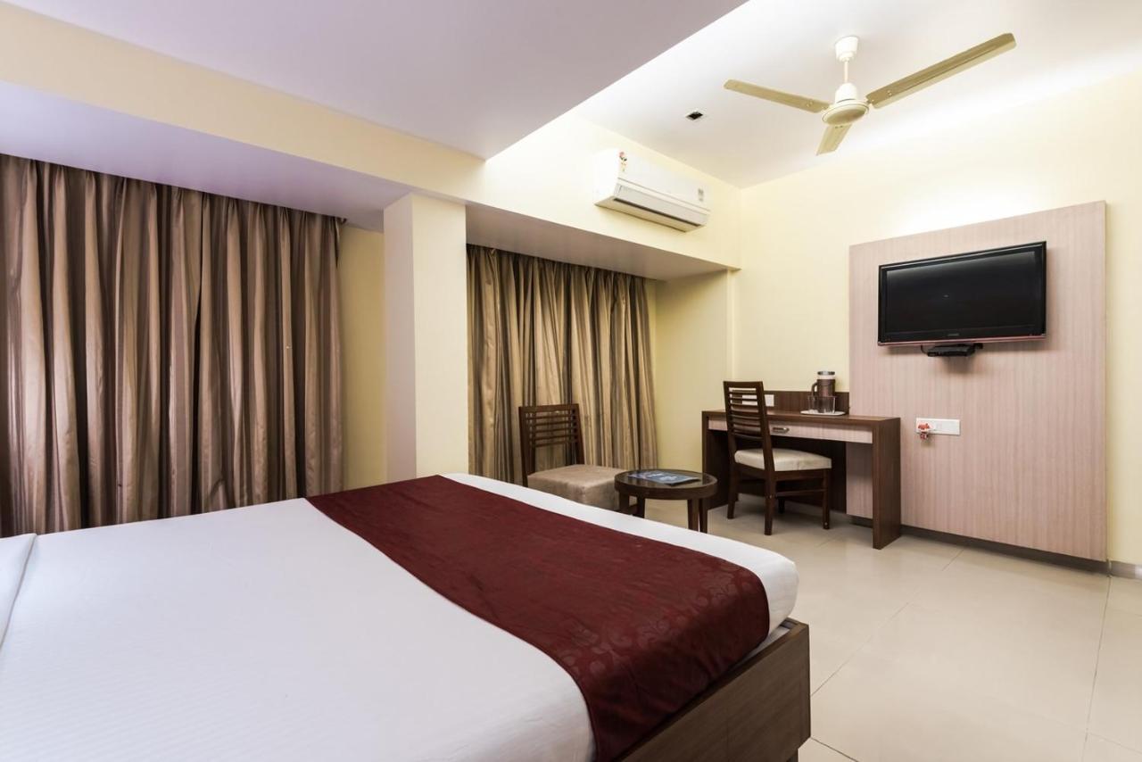 Hotel Aishwarya Residency Navi Mumbai Bagian luar foto