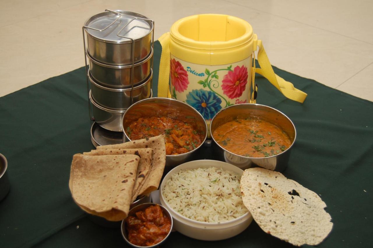 Hotel Aishwarya Residency Navi Mumbai Bagian luar foto
